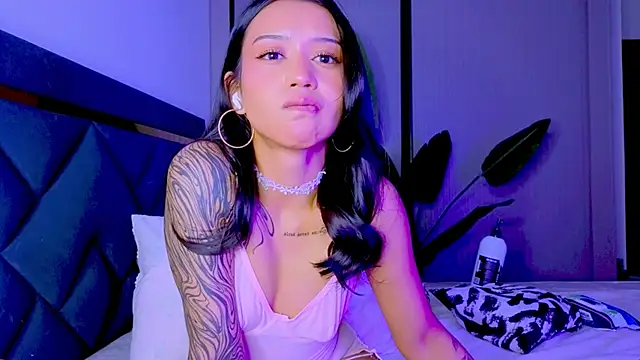 Mia Tin online show from April 2026 04:22:02 PM