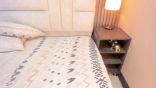 EYMI TOMSOM online show from February 2025 05:42:02 PM