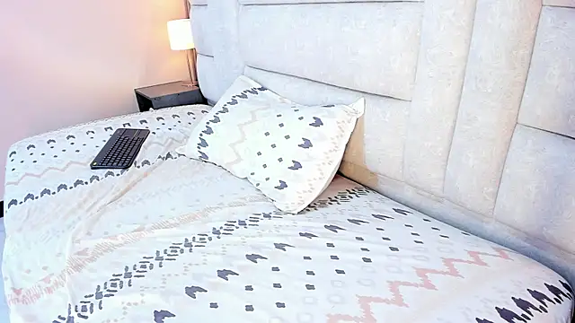 EYMI TOMSOM online show from February 2025 11:43:01 AM