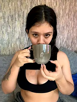 Snapshot of Alhanna_ chatting on December 2024 10:32:01 PM Alhanna online show from December 2024 10:32:01 PM