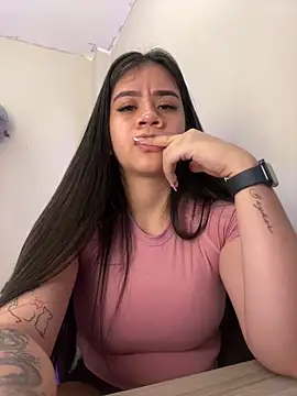 Snapshot of Alhanna_ chatting on March 2025 09:51:02 PM Alhanna online show from March 2025 09:51:02 PM