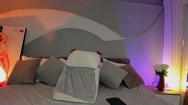 Nicolle W online show from March 2026 11:43:02 AM