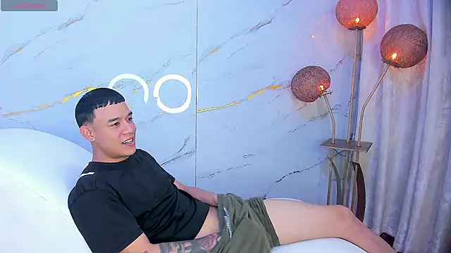 Snapshot of SecretsParty chatting on October 2025 07:37:01 PM SecretsParty online show from October 2025 07:37:01 PM