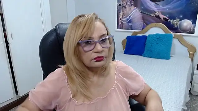 Snapshot of emiliaa_hot chatting on June 2026 06:01:02 PM emiliaa hot online show from June 2026 06:01:02 PM