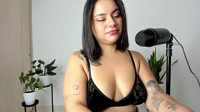 susy angel online show from November 2025 01:52:02 AM