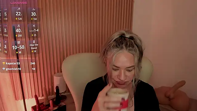 MarianL0ve online show from February 2025 01:51:02 PM