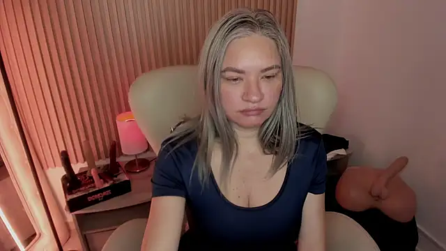 MarianL0ve online show from March 2025 10:43:02 AM