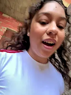 Snapshot of Shara_dreams chatting on October 2025 03:10:01 PM Shara dreams online show from October 2025 03:10:01 PM