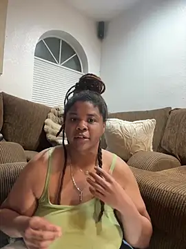 Snapshot of HEARTBREAKBRE chatting on April 2026 03:20:01 AM HEARTBREAKBRE online show from April 2026 03:20:01 AM