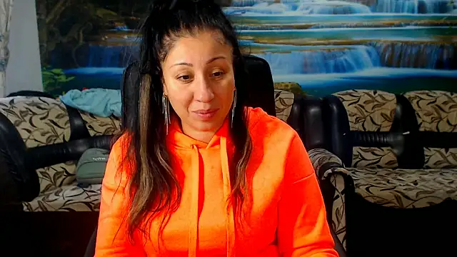 MoistMady online show from November 2025 01:54:02 PM