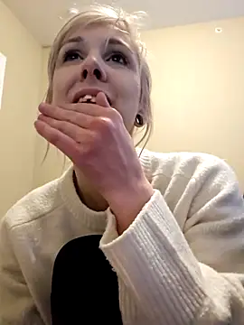 AmethystFoxx online show from November 2025 10:14:02 PM