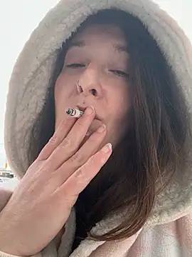 Mini And The Bear online show from March 2026 06:13:02 PM