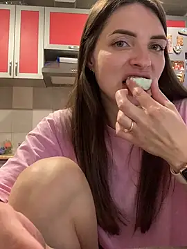 SeducingYoghourt online show from April 2026 03:42:02 PM