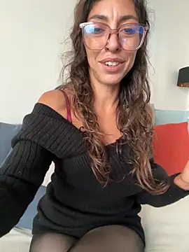 amanilouve online show from October 2025 02:49:01 PM