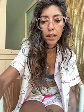 amanilouve online show from April 2026 08:51:02 AM