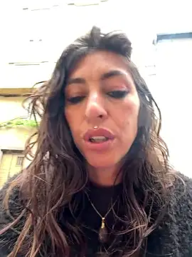 Snapshot of amanilouve chatting on June 2026 09:41:02 AM amanilouve online show from June 2026 09:41:02 AM