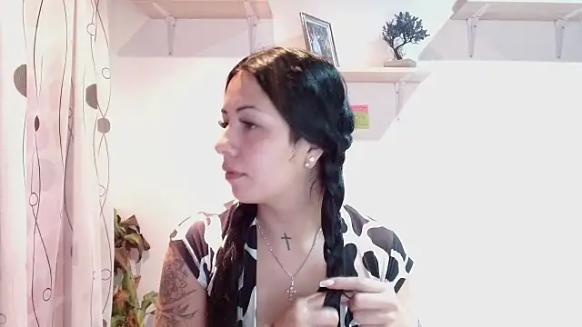 Snapshot of MadisonCambel chatting on December 2024 11:00:01 PM MadisonCambel online show from December 2024 11:00:01 PM