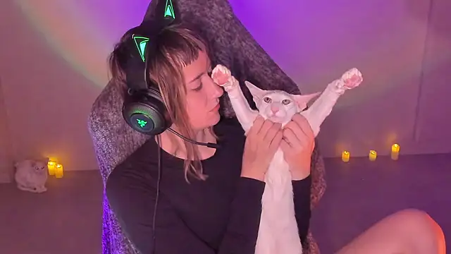 Snapshot of RikkiSanchez chatting on November 2025 08:30:01 PM RikkiSanchez online show from November 2025 08:30:01 PM