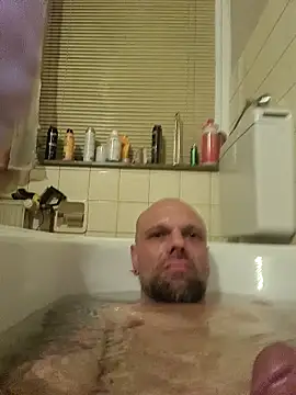 Ladyshaker82 online show from April 2026 12:00:01 AM