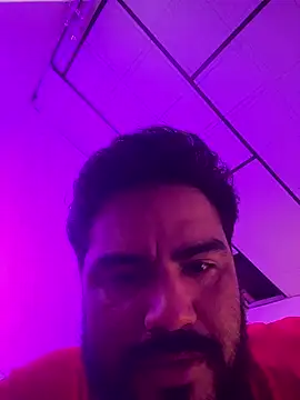 Snapshot of MichaelBear_ chatting on January 2026 08:01:02 PM MichaelBear online show from January 2026 08:01:02 PM