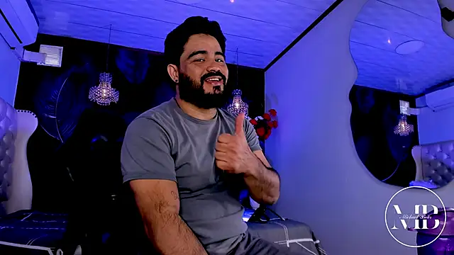 Snapshot of MichaelBear_ chatting on February 2026 01:32:02 PM MichaelBear online show from February 2026 01:32:02 PM