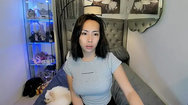 Snapshot of reighnempress chatting on October 2025 02:44:01 AM reighnempress online show from October 2025 02:44:01 AM