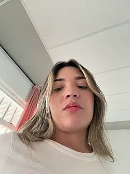 Snapshot of Sarita-candy chatting on April 2026 04:09:02 PM Sarita-candy online show from April 2026 04:09:02 PM