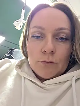 Snapshot of Bondgirl_013 chatting on April 2026 05:07:01 PM Bondgirl 013 online show from April 2026 05:07:01 PM