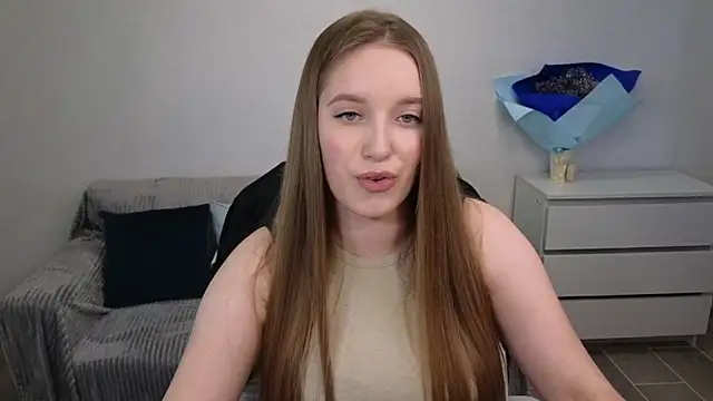 Snapshot of EvaMaddison chatting on December 2024 08:23:02 AM EvaMaddison online show from December 2024 08:23:02 AM