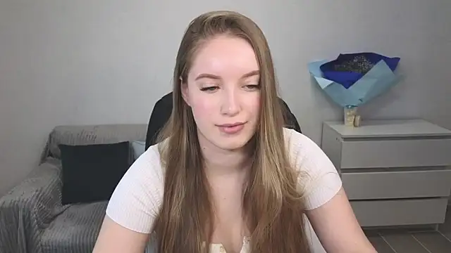 Snapshot of EvaMaddison chatting on December 2024 05:37:02 AM EvaMaddison online show from December 2024 05:37:02 AM