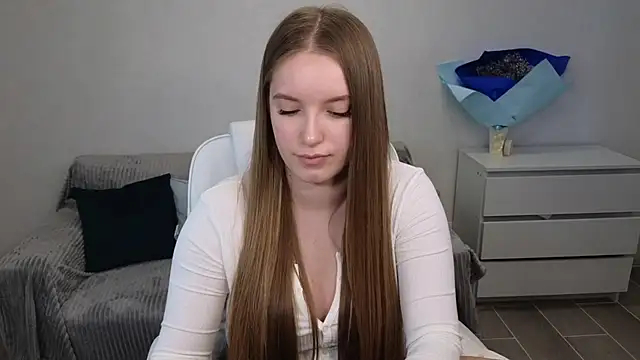 Snapshot of EvaMaddison chatting on December 2024 07:45:02 AM EvaMaddison online show from December 2024 07:45:02 AM