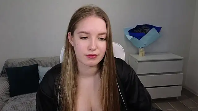 Snapshot of EvaMaddison chatting on January 2025 07:44:02 AM EvaMaddison online show from January 2025 07:44:02 AM
