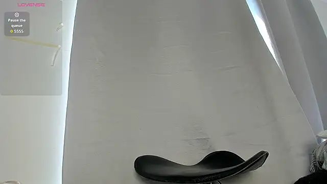 caroline tovar online show from January 2026 07:11:01 PM