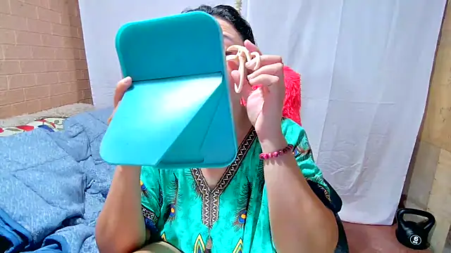 M e c e l online show from February 2025 10:59:02 PM