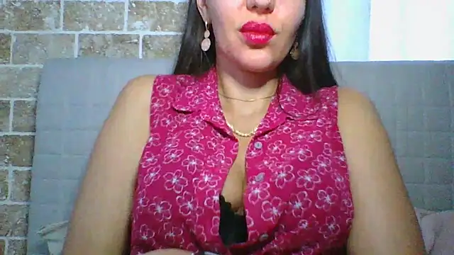 Snapshot of Glamour_Grace chatting on February 2025 03:05:02 PM Glamour Grace online show from February 2025 03:05:02 PM