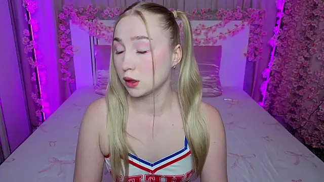 Snapshot of LilyStarlight chatting on June 2026 03:44:01 AM LilyStarlight online show from June 2026 03:44:01 AM