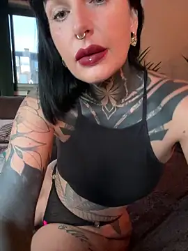 Snapshot of InkedBiitch chatting on April 2026 04:17:01 AM InkedBiitch online show from April 2026 04:17:01 AM