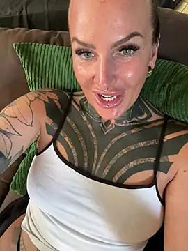 Snapshot of InkedBiitch chatting on May 2026 06:27:02 PM InkedBiitch online show from May 2026 06:27:02 PM