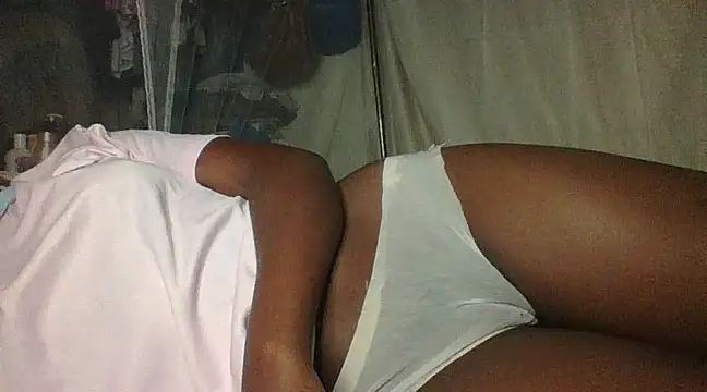 Snapshot of FatAss_baby chatting on February 2025 02:29:02 AM FatAss baby online show from February 2025 02:29:02 AM