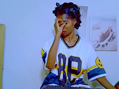 MissParis26 online show from February 2025 01:00:02 PM