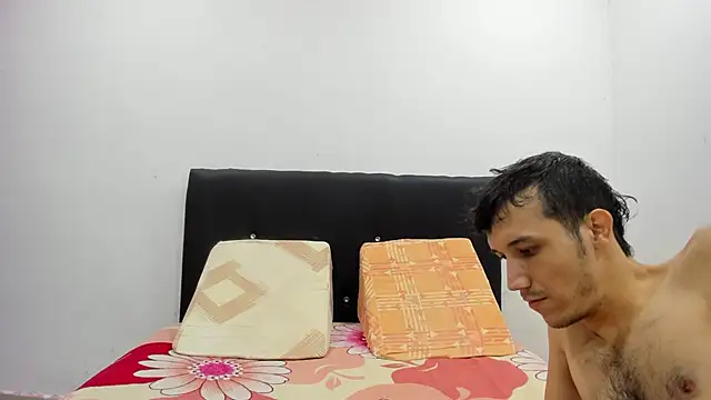 Snapshot of Andrewandzoe chatting on October 2025 12:55:01 AM Andrewandzoe online show from October 2025 12:55:01 AM