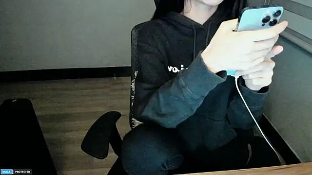 Snapshot of Ayase_momo chatting on January 2025 04:12:01 AM Ayase momo online show from January 2025 04:12:01 AM