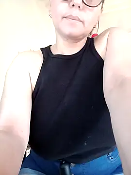 Snapshot of MariaPau_83 chatting on December 2024 05:06:02 PM MariaPau 83 online show from December 2024 05:06:02 PM