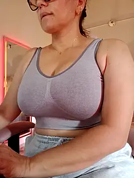 Snapshot of MariaPau_83 chatting on February 2025 12:43:01 AM MariaPau 83 online show from February 2025 12:43:01 AM