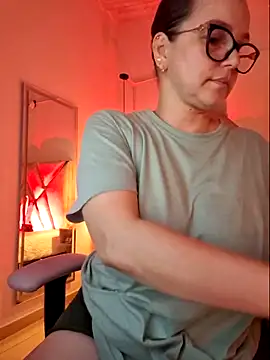 Snapshot of MariaPau_83 chatting on October 2025 12:30:01 AM MariaPau 83 online show from October 2025 12:30:01 AM