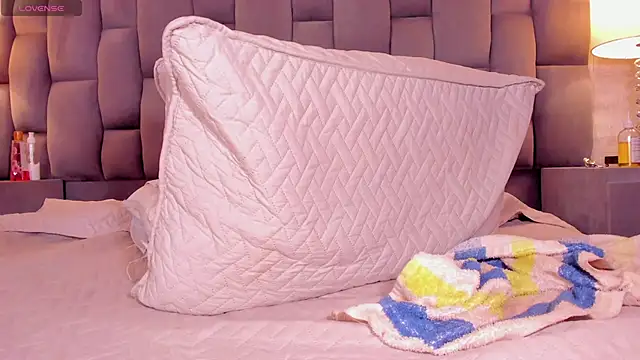 Rianamanson online show from February 2025 10:37:02 AM