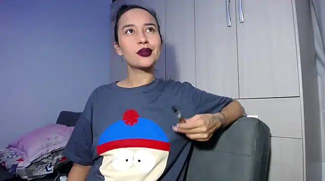 Snapshot of LisaRiveraxxx chatting on February 2025 02:40:02 AM LisaRiveraxxx online show from February 2025 02:40:02 AM