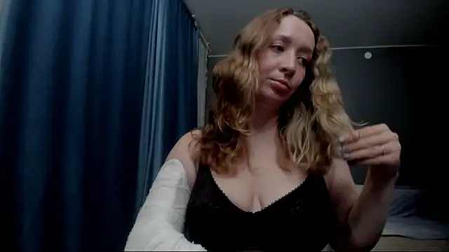 Snapshot of Eva_Rikchter chatting on July 2026 08:26:01 PM Eva Rikchter online show from July 2026 08:26:01 PM