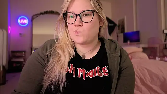 PiggyRose online show from March 2026 01:43:02 AM