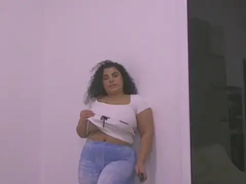 BustyMadison online show from November 2025 07:40:01 AM